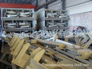 輸送設(shè)備配件-滄州鴻鵬專(zhuān)業(yè)生產(chǎn)各種型號(hào)托輥支架 歡迎洽談-輸送設(shè)備配件盡在.